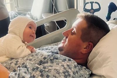 'Too Poor to Be Invited': Dad Working 20 Hours a Day After Medical Crisis Breaks Down After Friend's Brutal Comment