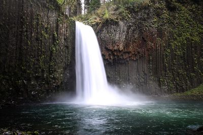 Oregon's Waterfall Publicly Sold on 'Redfin With No Price', Lawmakers Act to Save Abiqua Falls