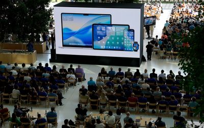 Apple to keep controversial design despite huge criticism