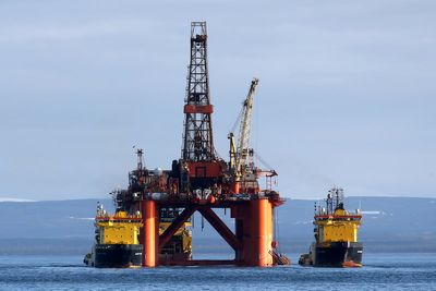‘Sheer fantasy’ to claim draining North Sea oil would would cut bills – experts