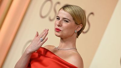 The most important element of Jessie Buckley's sheer Oscars manicure? This clever hand prep step