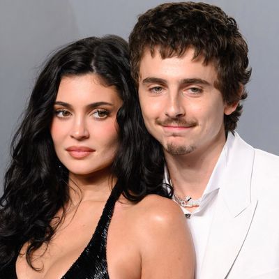Kylie Jenner and Timothée Chalamet Finally Walk the 2026 'Vanity Fair' Oscar Party Red Carpet Together