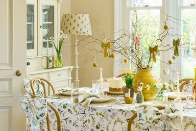 10 easy Easter home decor ideas for hosting springtime social events