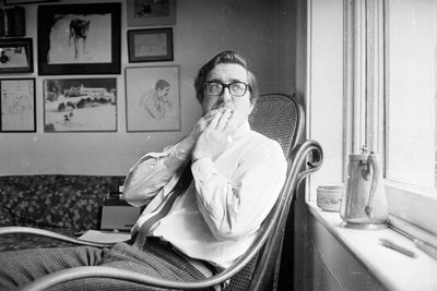 Len Deighton death: Bestselling spy thriller author, who also taught men how to cook, dies aged 97