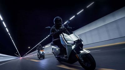 The NIU FQiX Is An Ultra-Modern EV Urban Runabout. But Can It Work In The US?