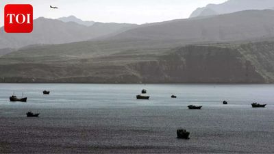 Why Trump's 'beautiful armada' cannot take control of the Strait of Hormuz