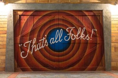 Is Warner Bros. Discovery Stock Outperforming the Dow?