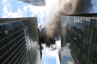 NYC fire crews rush to Midtown high-rise near start of St. Patrick’s Day parade after fire breaks out on roof