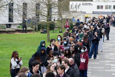 Streeting defends response to ‘unprecedented’ meningitis B outbreak as cases ‘linked to super-spreader event’