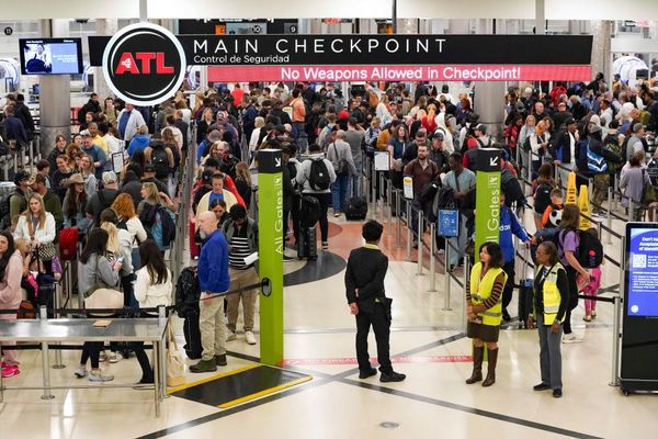 Security lines persist at US airports as Congress negotiates DHS funding