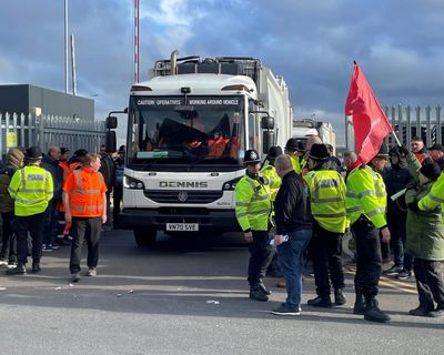 Union fined £265,000 for blocking lorries in Birmingham bin workers’ strike