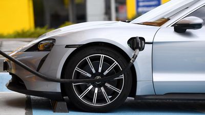 High-power pit stop: quantum batteries could rev up EVs