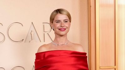 Jessie Buckley's Oscars dress proves red and pink is the occasionwear colour pairing you shouldn't ignore this spring