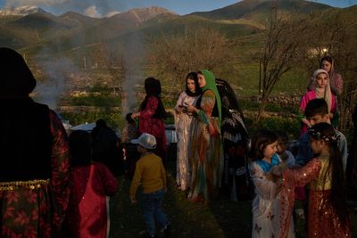 Tradition and worry at an iftar gathering near the Iran-Iraq border in photos