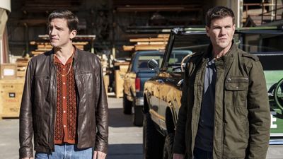 NCIS: Origins Finally Showed Pride Meeting Gibbs, But Did Austin Stowell Lean Into OG Mark Harmon And Scott Bakula Footage?