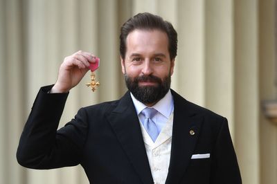 Alfie Boe releases single paying tribute to late Stone Roses bassist Mani