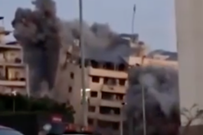 Moment Israeli airstrike destroys building in Beirut