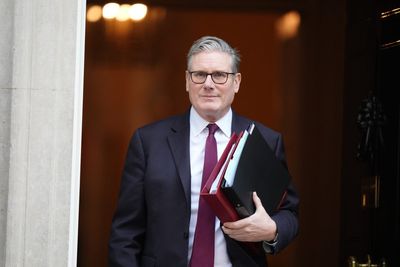 Starmer reveals stance on Mahmood immigration plans amid Rayner criticism