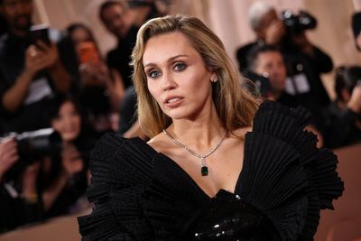 Miley Cyrus addresses theories that she’s headlining Super Bowl halftime show