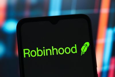 Robinhood rolls out long-awaited 'Social' feature to let users track and copy other traders