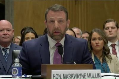 Markwayne Mullin ‘regrets’ calling Alex Pretti a ‘deranged individual’