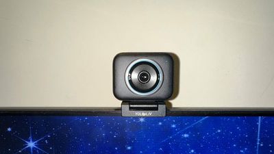 This webcam promises DSLR image quality, and it isn't too far off