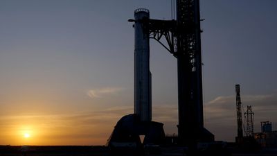 SpaceX fires up next-gen 'V3' Starship for 1st time ahead of April launch (photos)