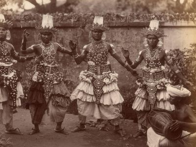 Manure dryers and devil dancers: the British empire’s attempt to use photography to control India