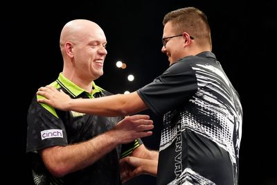 Darts star forced to withdraw from Premier League night in Dublin due to health scare