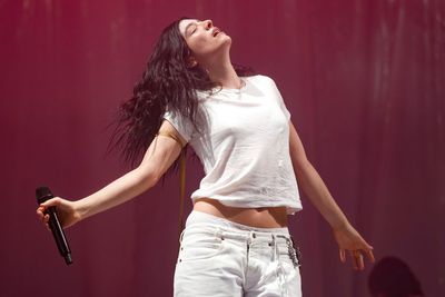 Lorde departs longtime record label to become independent artist