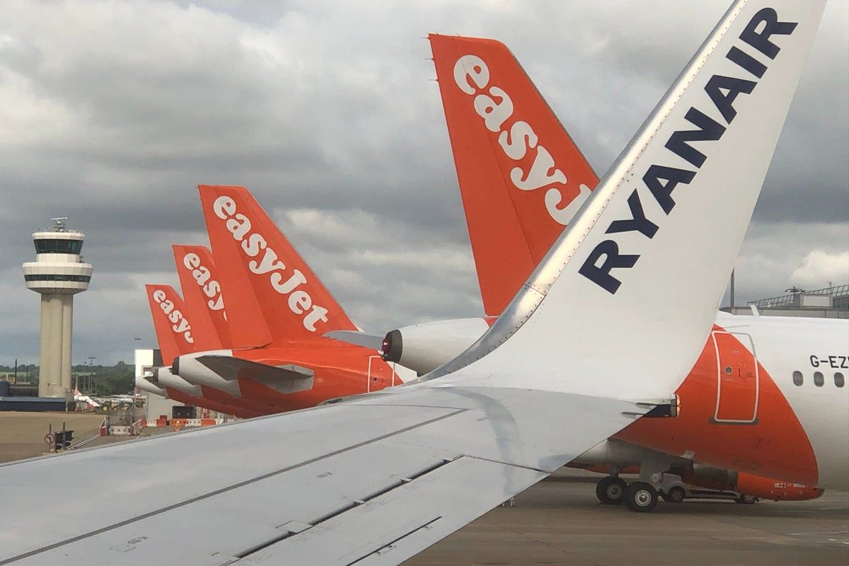 EasyJet boss says ‘book as early as possible’ to avoid…