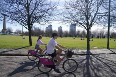 How long will the sunny spring weather last in the UK?