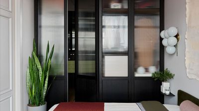 5 Closet Decluttering Tricks That Professional Organizers Actually Say Aren't All That Useful