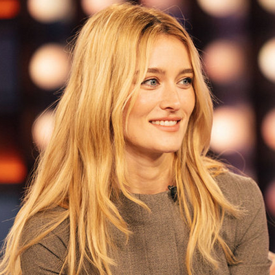 '90s-Obsessed Fashion Girls Agree: This Chic Blazer Trend Will Elevate Jeans in an Instant