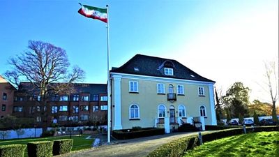 Iranian opposition’s Lion and Sun flag hoisted at Iranian Embassy in Copenhagen