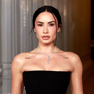 It's Just Demi Lovato and Her Glossy Lob Haircut Against the World