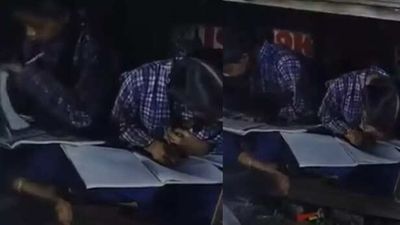 Video of daughters studying under father’s vegetable stall goes viral, internet salutes his sacrifice