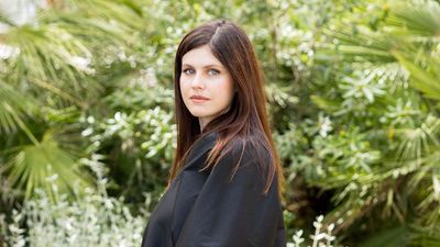 Alexandra Daddario's Elegant Garden Furniture Channels European Hotel Chic and Brings the Lightest Touch to Her Zen-Like Backyard