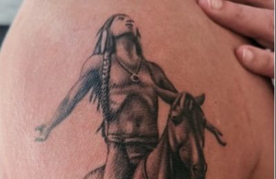 John Stamos gets first tattoo