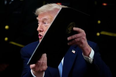 Trump issues executive order requiring CFP to avoid broadcasting conflicts with Army-Navy game