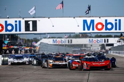 12 Hours of Sebring, Hour 4: Porsche Penske Motorsport in control running 1-2