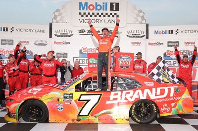 Justin Allgaier wins Darlington O'Reilly race as bad pit stop derails Larson