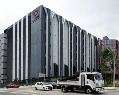 Crossbench MPs pressure Labor over gas export tax – as it happened