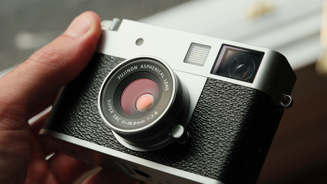This compact camera split opinions as the 