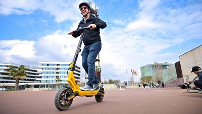 I rode the Xiaomi Electric Scooter 6 Ultra, and it gives Segway and Apollo a run for their money