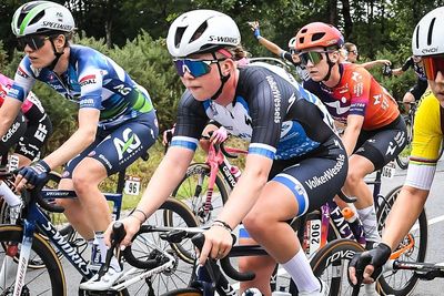 Photo finish at Midwest Cycling Classic goes to Lonneke Uneken as Martina Alzini celebrates too early for a second time