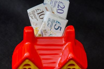 Aspiring first-time buyers with student debt ‘face £2,000 annual savings gap’