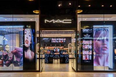 MAC entices staff to transform into TikTok live shopping hosts