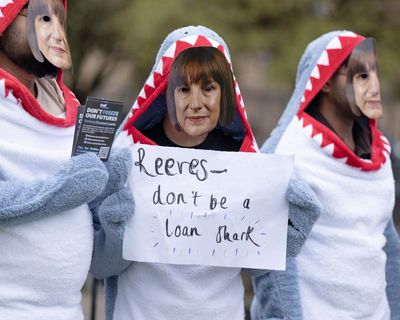 Student debt eats away home deposit savings to tune of £2,000 a year, says Barclays