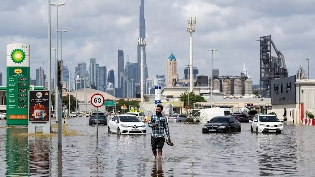 UAE Weather Alert Heavy Rain Thunder And Traffic uae-weather-alert-heavy-rain-thunder-and-traffic